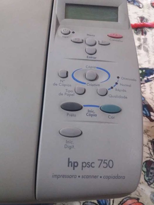 Impressora - HP - psc 750-Não pára no meio para colocar os tinteiros