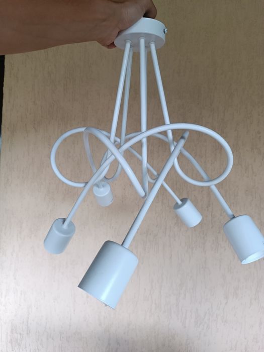 Żyrandol metalowy biały