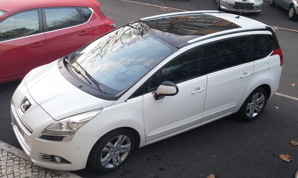 Peugeot 5008 1.6 HDi, 7L, automática, rodas 17 Teto Panorâmico, DVD