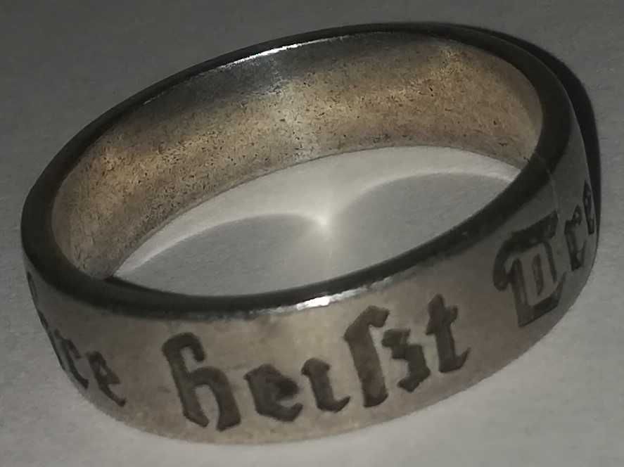 sygnet z niemieckim napisem