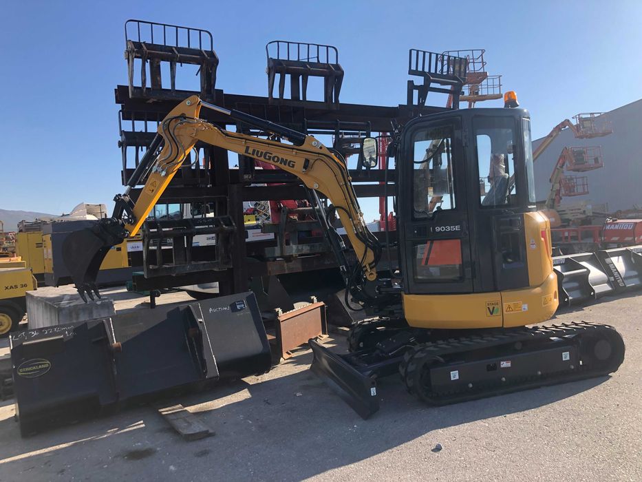 Serviço de  mini escavadora