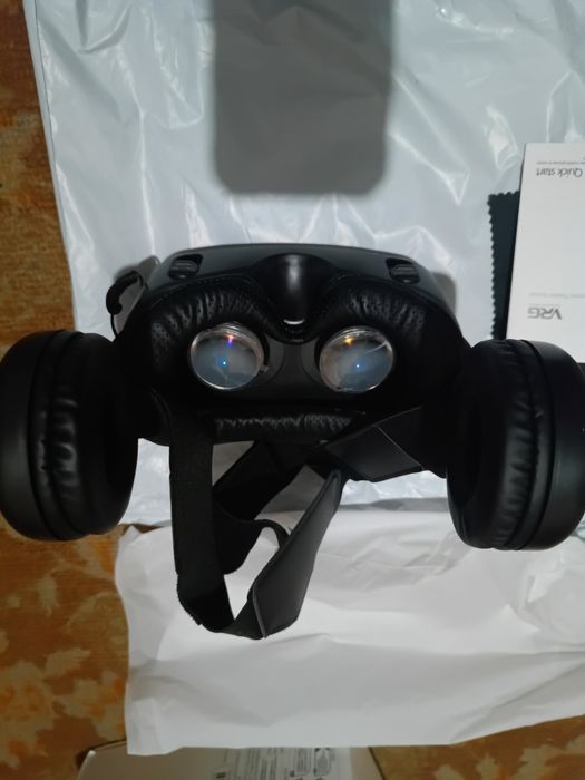 Продам очки виртуальной реальности с встроенными наушниками