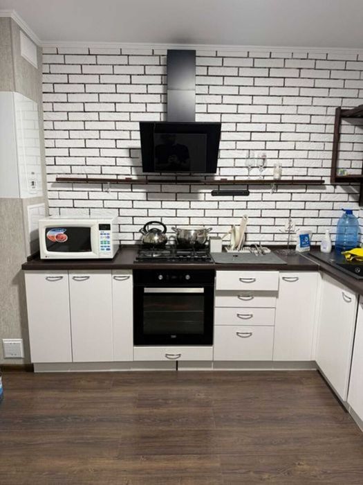 Продаж 1к Озерна