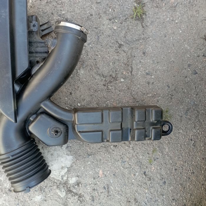 Воздуховод патрубок фильтра воздушного Jeep Grand Cherokee WK2