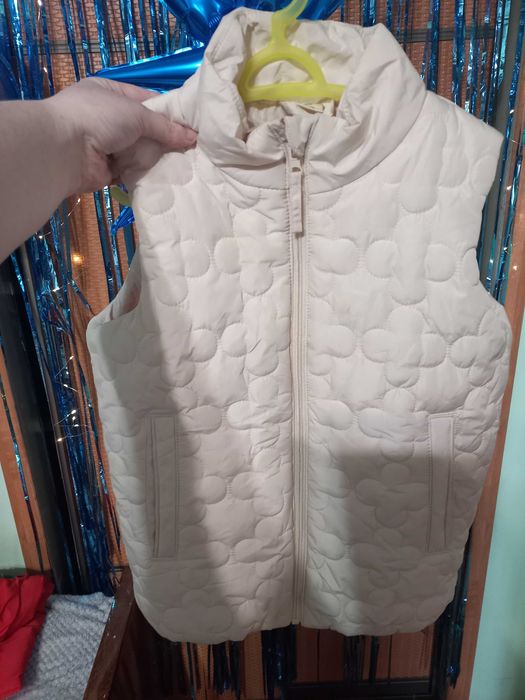 Верхній одяг на дівчинку