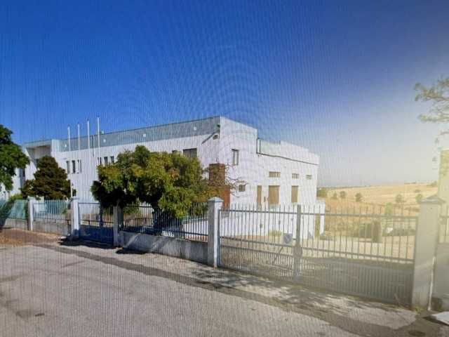 Pavilhão Industrial / Nave de 2 Pisos com Escritórios – Antigas Instalações Goucam (CB)