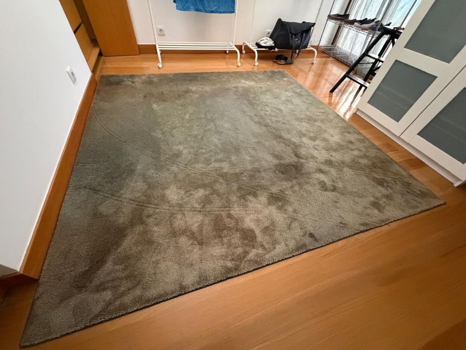 (Vendido) Tapete quadrado verde seco