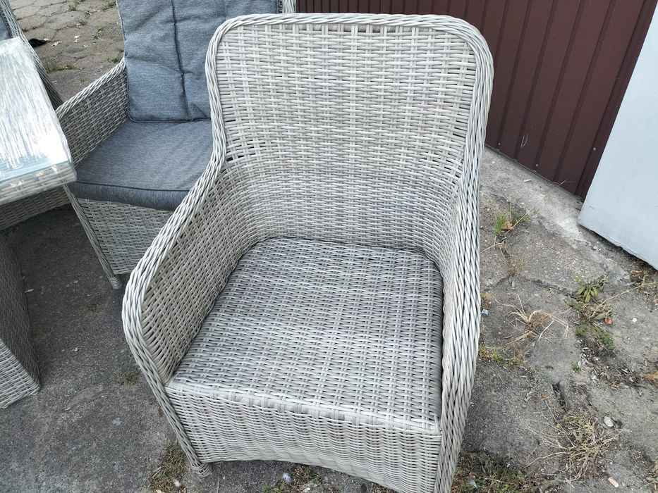 Meble ogrodowe stół i 8 foteli