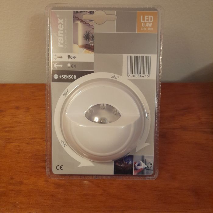 Tomada com relogio e sensor