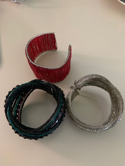 Pulseiras de várias cores