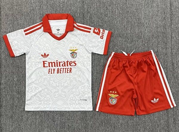 Conjunto Benfica criança
