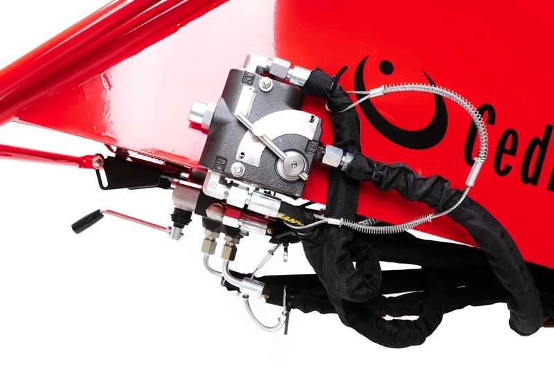 Rębak CEDRUS RB05 PRO Rozdrabniacz Spalinowy z Podajnikiem Hydraulicznym Rolka Wciągająca