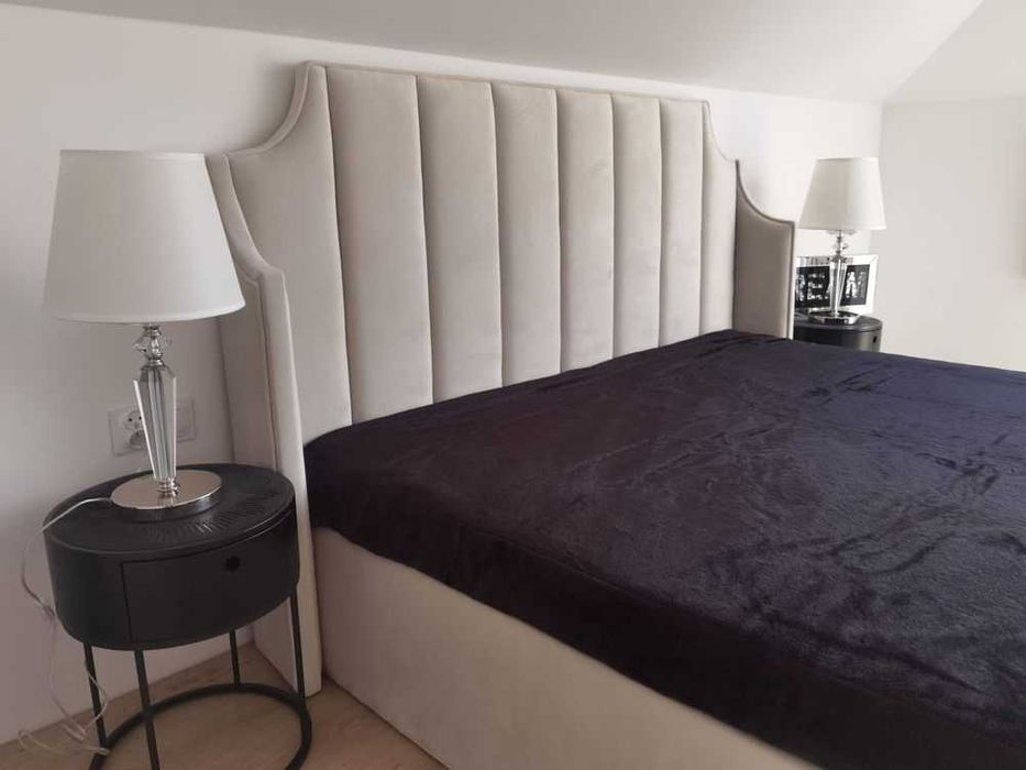 Sypialnia łoże ozdobne pinezki gwoździe łóżko glamour king panele