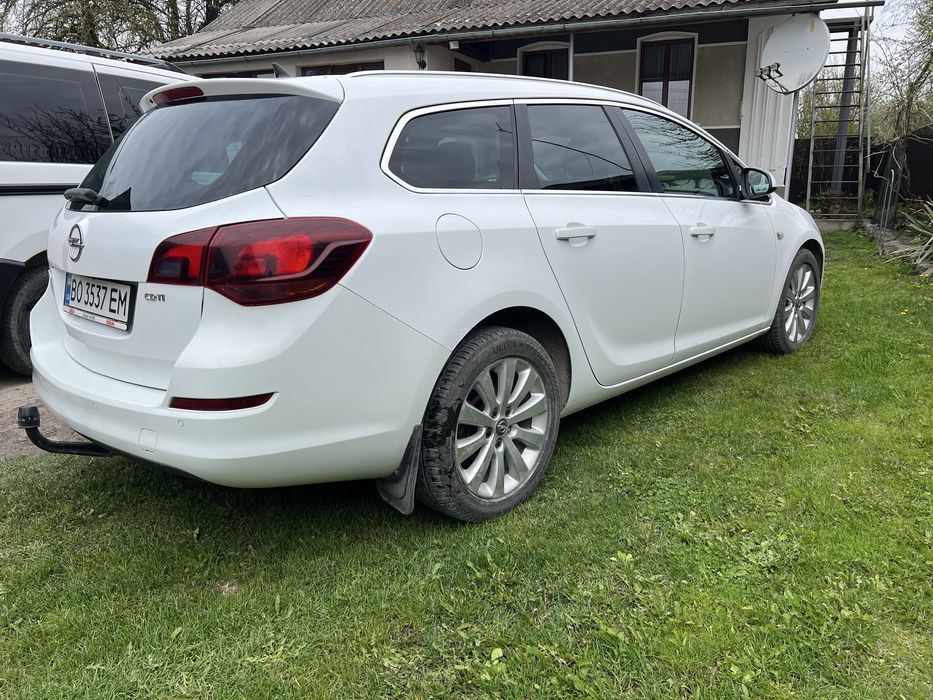 Opel Astra J 2011
