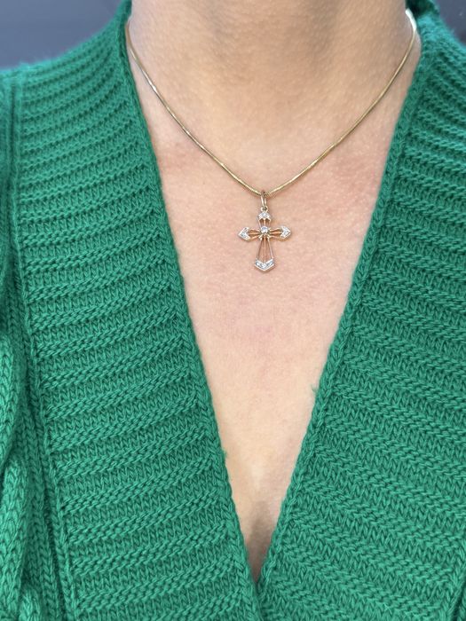 Золотой крестик с бриллиантами