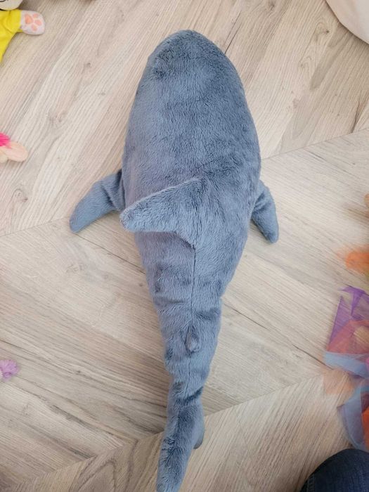 Maskotka mały rekin