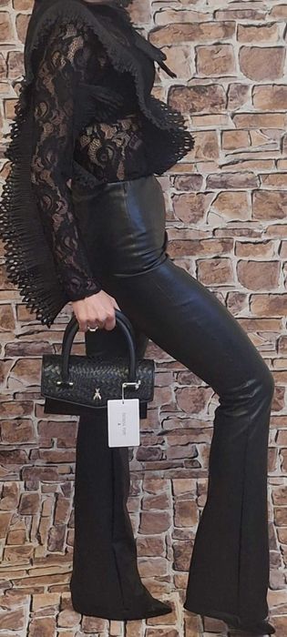 Przepiękne koronkowe czarne body  o wyjątkowym design