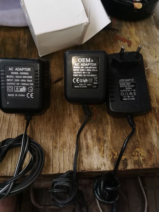 Блок питания переменного и непеременноно тока 9 вольт