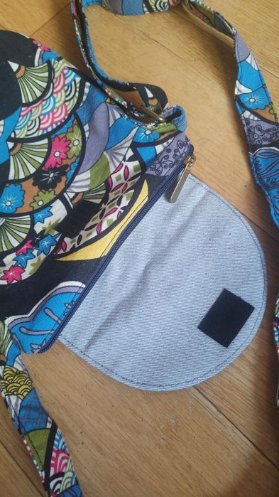 Torebka z tkaniny crossbody. Nowa