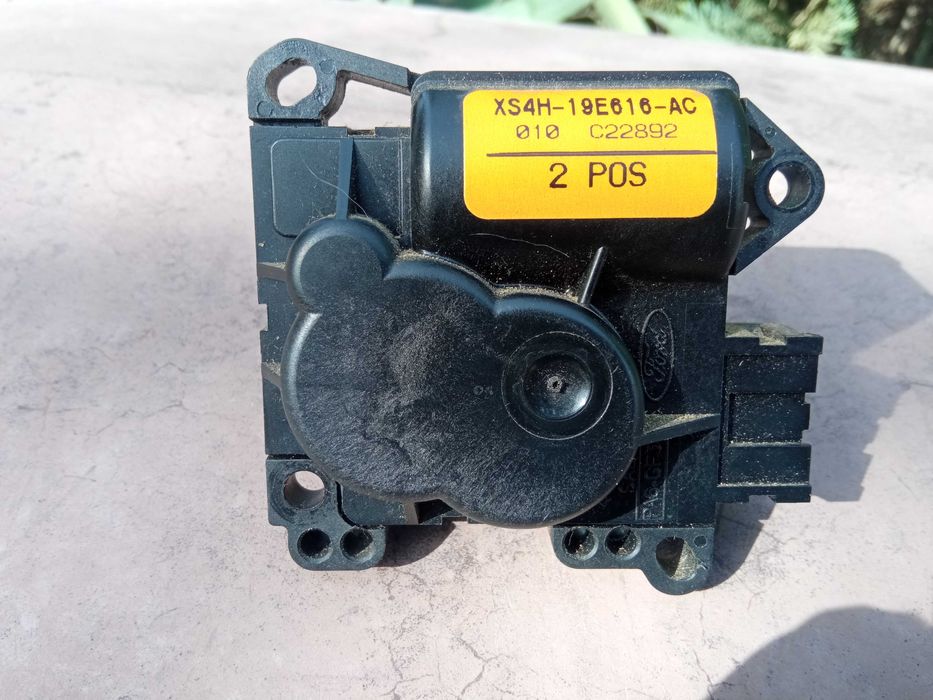 Моторчик заслонки опалювача кроковий двигун сервопривід XS4H-19E616-AC