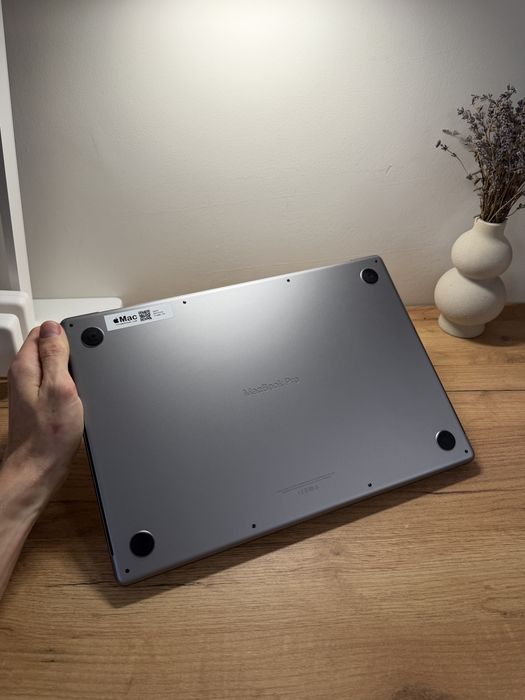 MacBook Pro 16’ 2021 32GB RAM 16 GPU 512GB SSD 88%