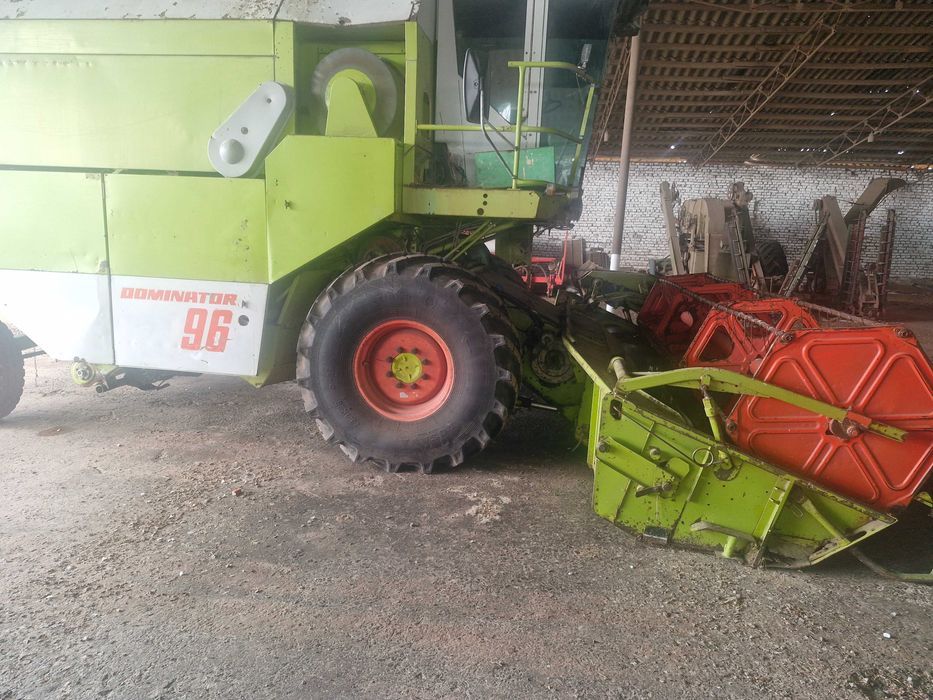 Клас комбаїн 96 домінатор
