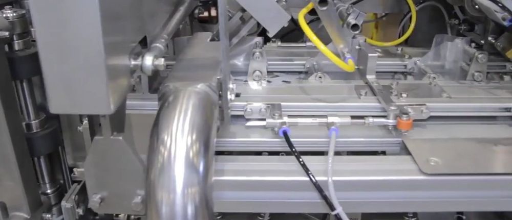 Автоматическая линия для фасовки в пакеты дой пак.Фасовка дой пак.