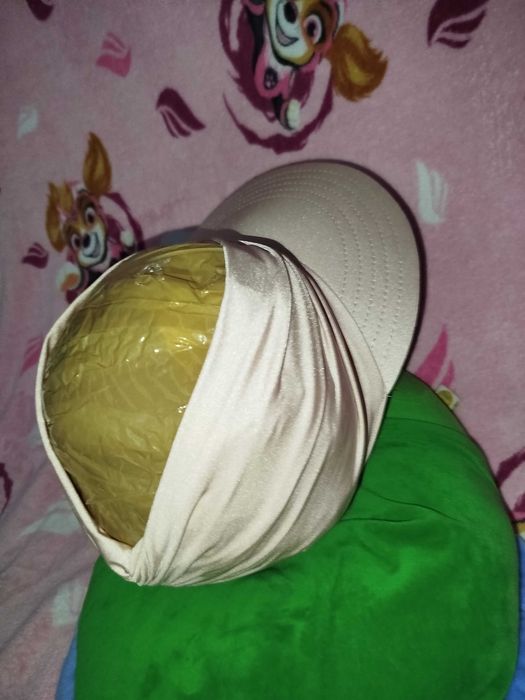 Czapka z daszkiem (bejsbolówka) z otworem na kucyk.