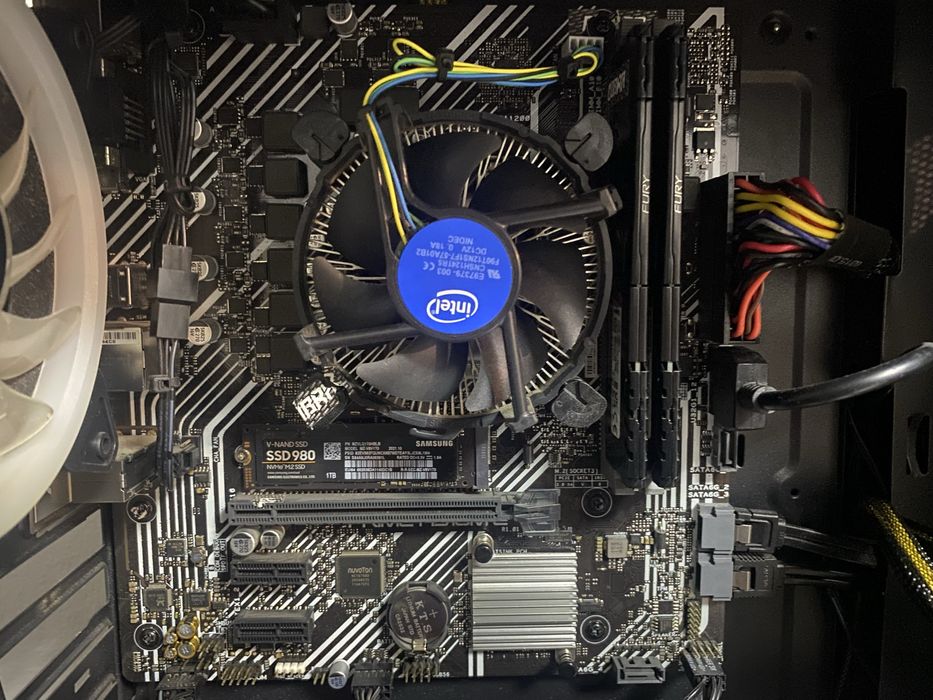 Ігровий комплект в ідеальному стані: Asus + i5 10400F