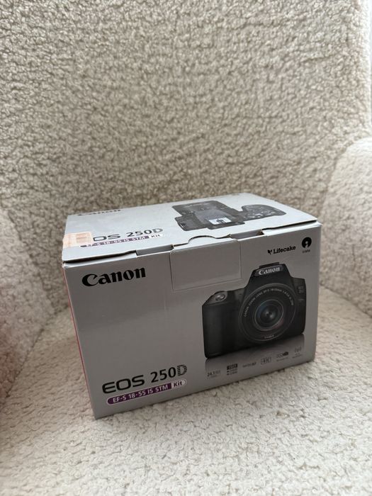 Canon EOS 250D + 18-55mm, стан ідеал, комплект, торг
