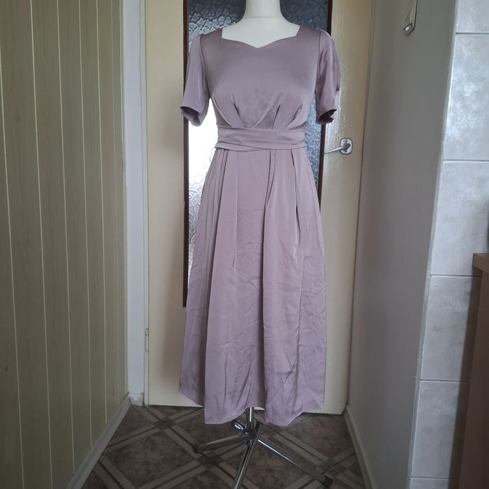 Sukienka midi marki Dazy