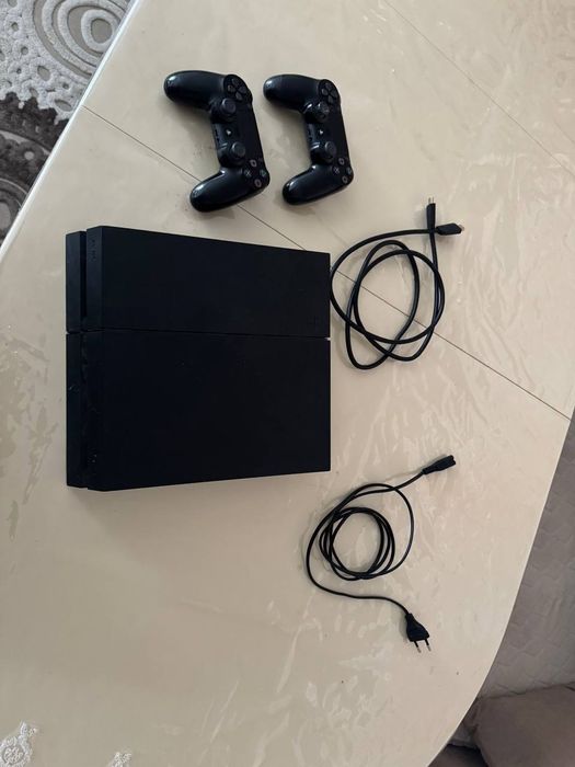 Продам Playstation 4