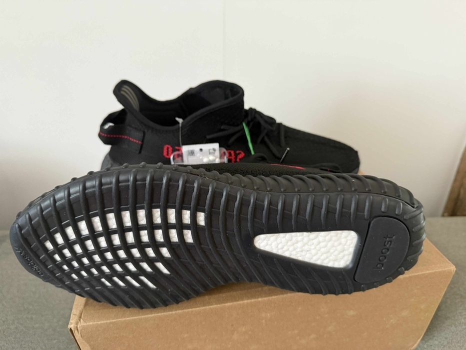 Nowe yezzy czarne z czerwonym haftem