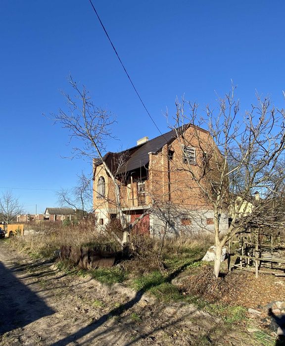 Продаж 3 поверхового будинку з ділянкою на 7 соток, 270 кв. м