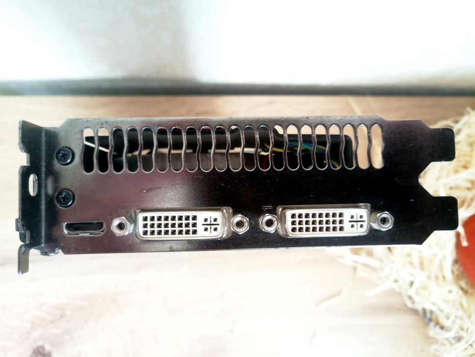 Відеокарта ASUS ENGTX560 Ti DCII TOP/2DI/1GD5 (нюанс)