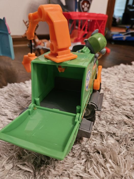 Ігровий набір Paw Patrol базовий рятівний автомобіль з водієм Роккі