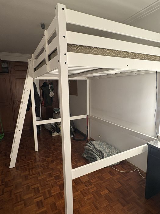 Cama de Casal Alta IKEA