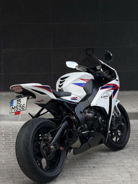 HONDA CBR 1000 RR - ÓTIMO ESTADO! Motor Novo com 5.000kms!