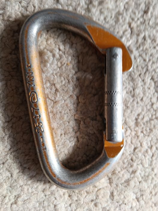 Karabinek  zatrzaśnik wspinaczkowy