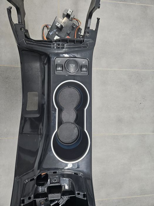 Tunel środkowy ford kuga escape 2012 - 2016