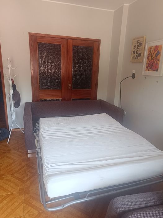 Sofá-Cama Cinza Texturizado (Colchão Espuma Inteiro) - Impecável!