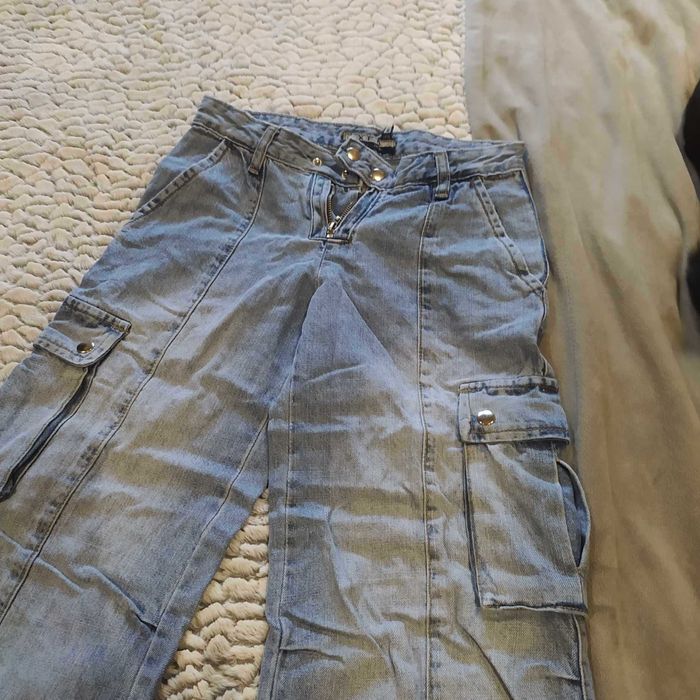 calças ganga estilo moderno, largas