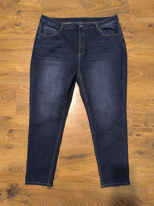 Nowe jeansy w rozmiarze 4 XL