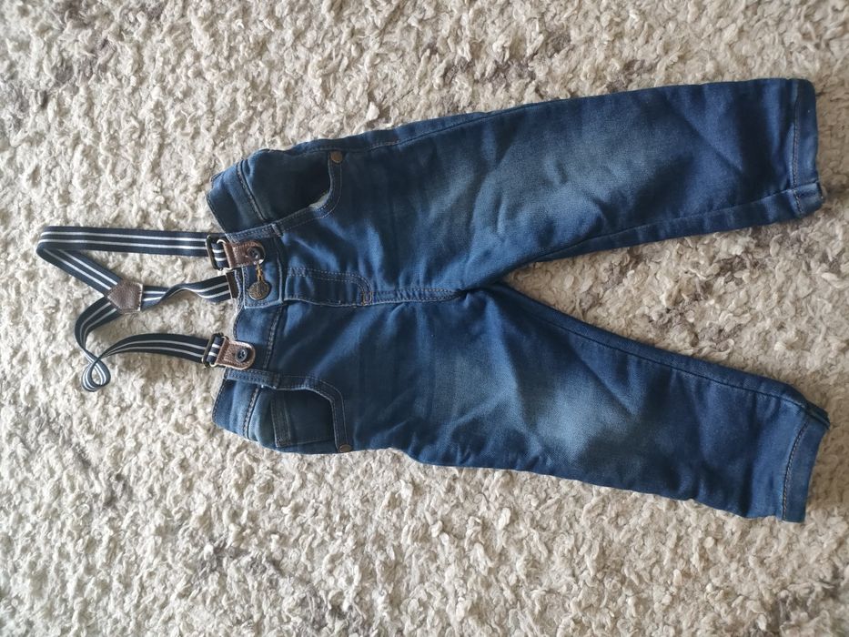 Jeansy z szelkami 9-12 msc