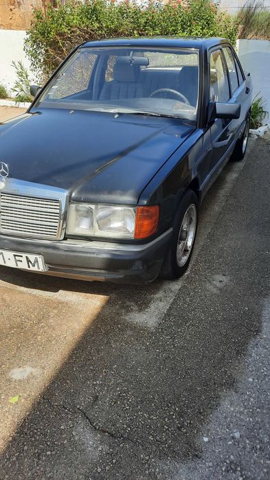 Mercedes 190 no Algarve