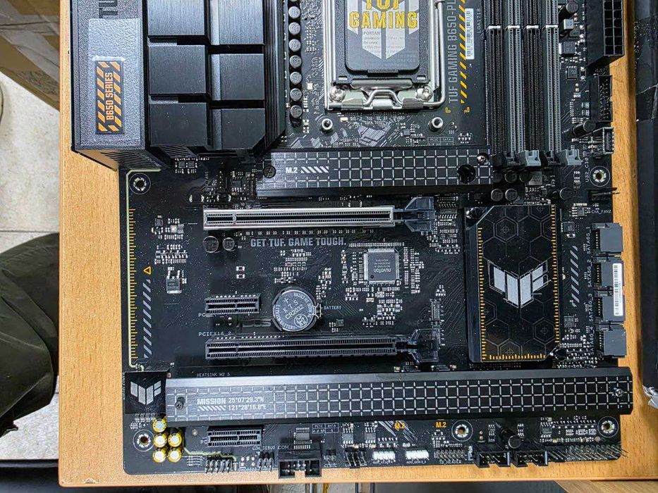 Материнська плата ASUS TUF GAMING B650-PLUS WIFI