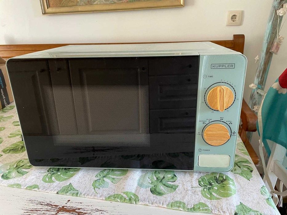 Vendo micro-ondas de 700W e 20L em perfeito estado