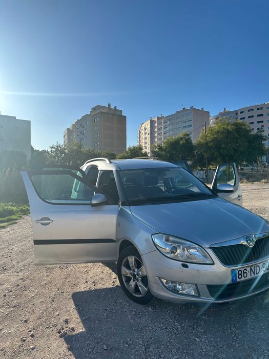 SKODA ROOMSTER 1.6 TDI CLASSIC – 2012 – apenas 78.000 KM