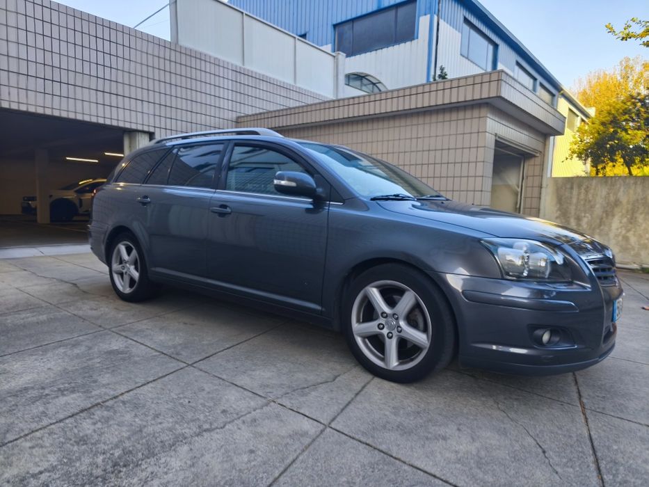 Toyota Avensis SW 2.2 150cv — fotografia 2
