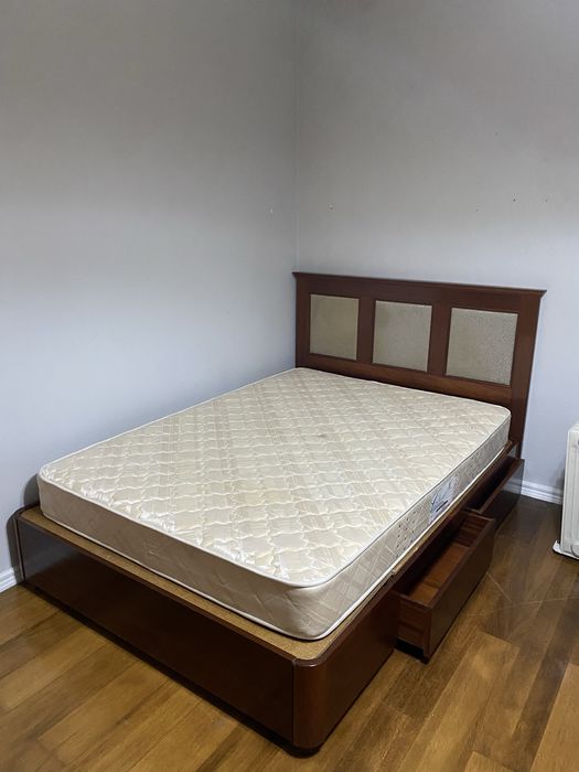 Cama casal em bom estado, entrego na zona de lisboa